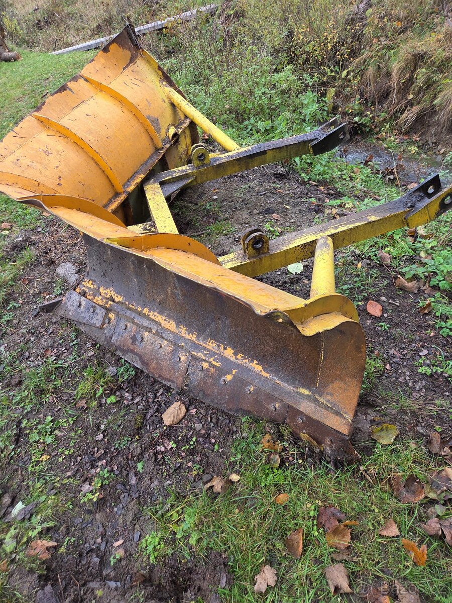 Prodám predný šipovy pluh na sních puvodne na lkt