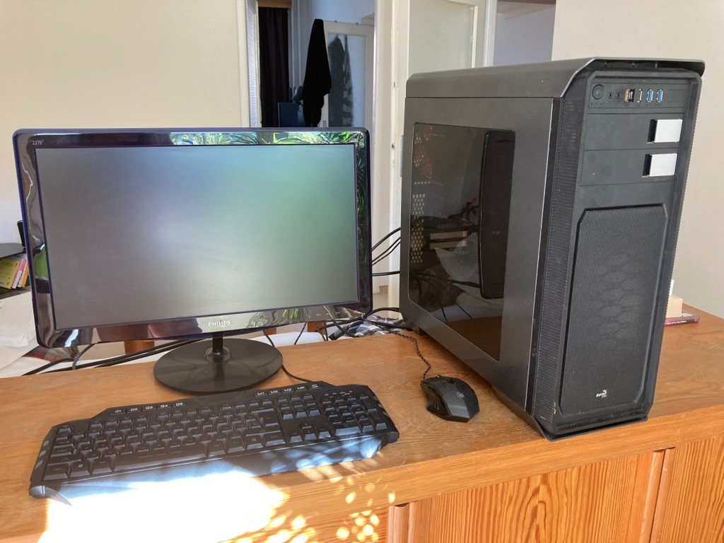 Stolní PC Intel i5, GTX 970, 16GB RAM + Full HD monitor Phil