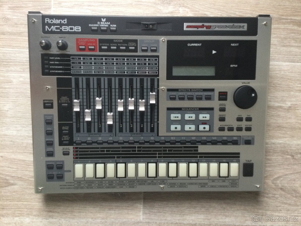 ROLAND MC 808