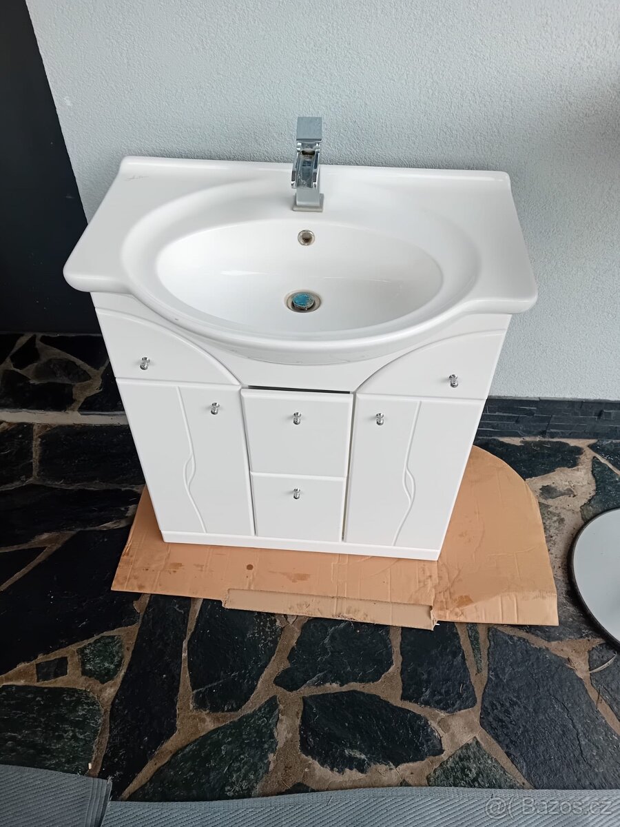 Koupelnový nábytek