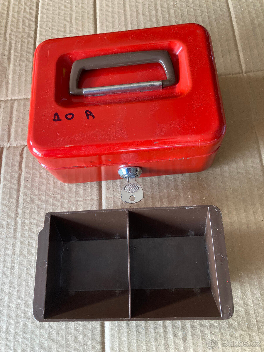 Pokladnička s mincovníkem, kasička, střádanka za 300 kč