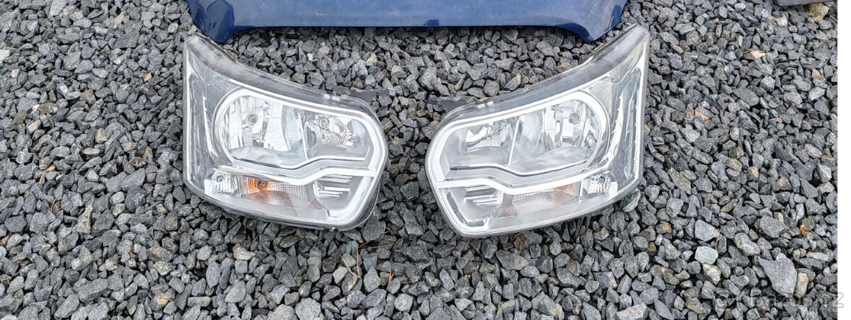 Ford Transit Rok 2015 Světla,Blatník