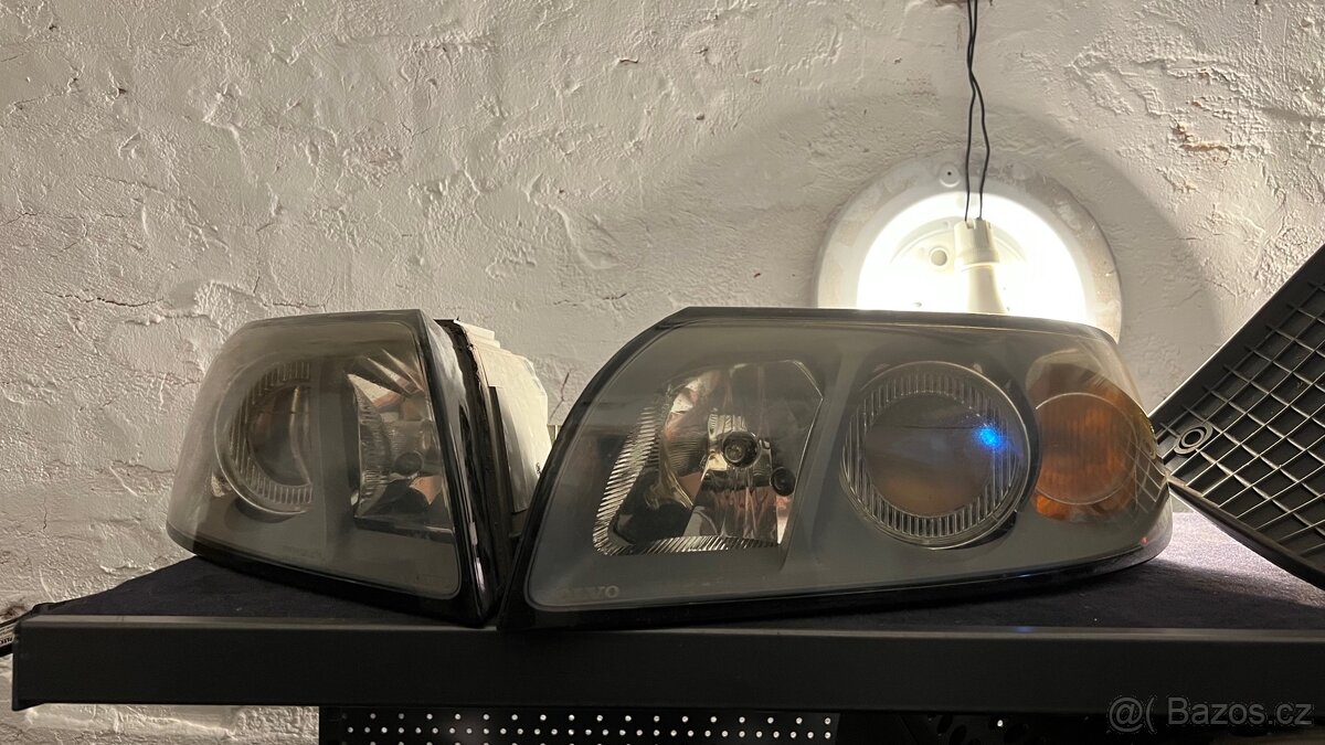 Volvo v50 přední světla