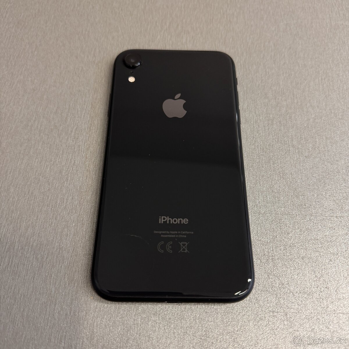 iPhone XR 128GB pěkný stav, 12 měsíců záruka