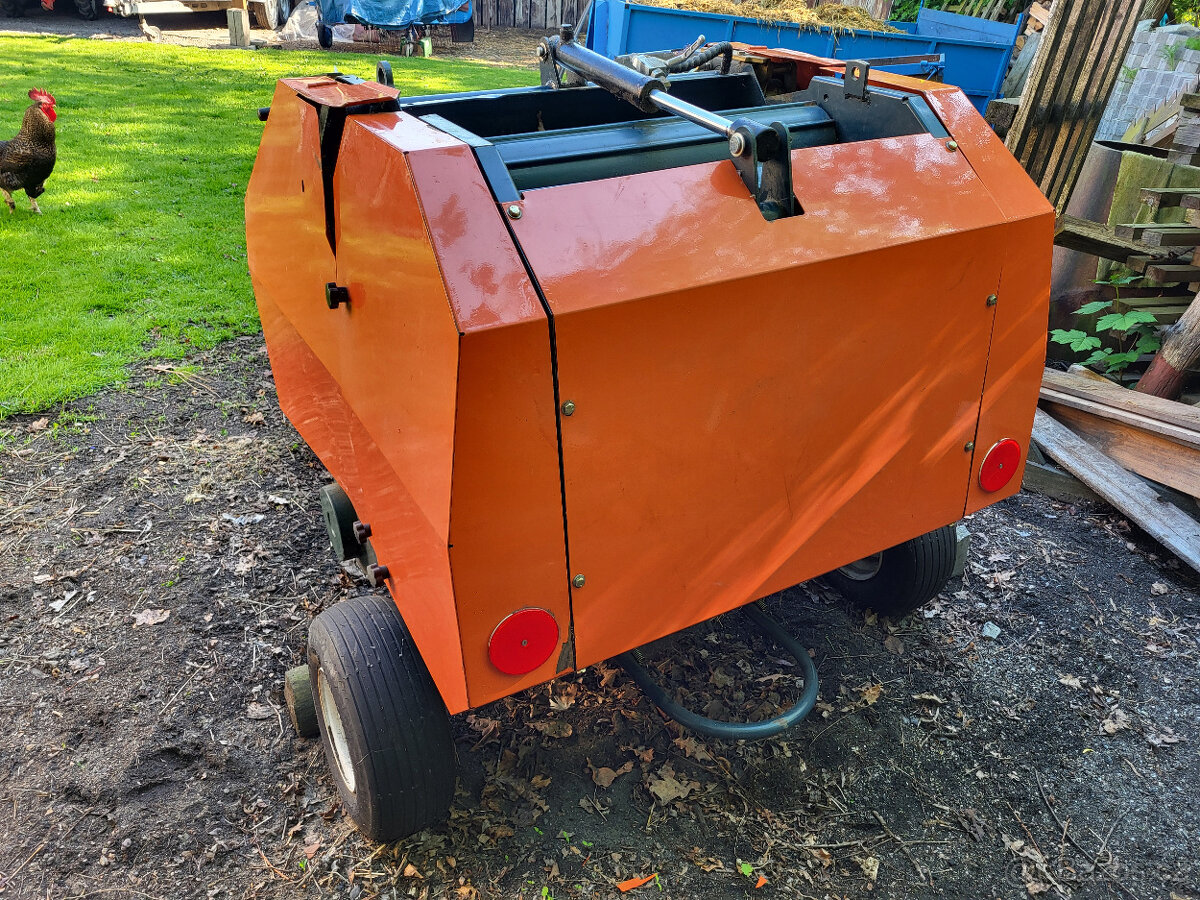 Balikovač lis na kulate baliky za malotraktor na síť