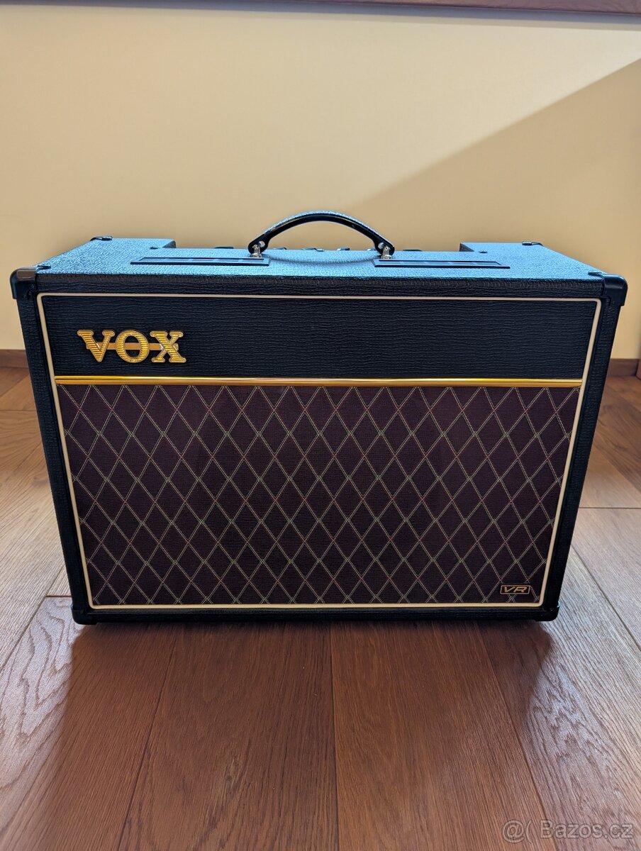 VOX AC15VR Kytarové hybridní kombo