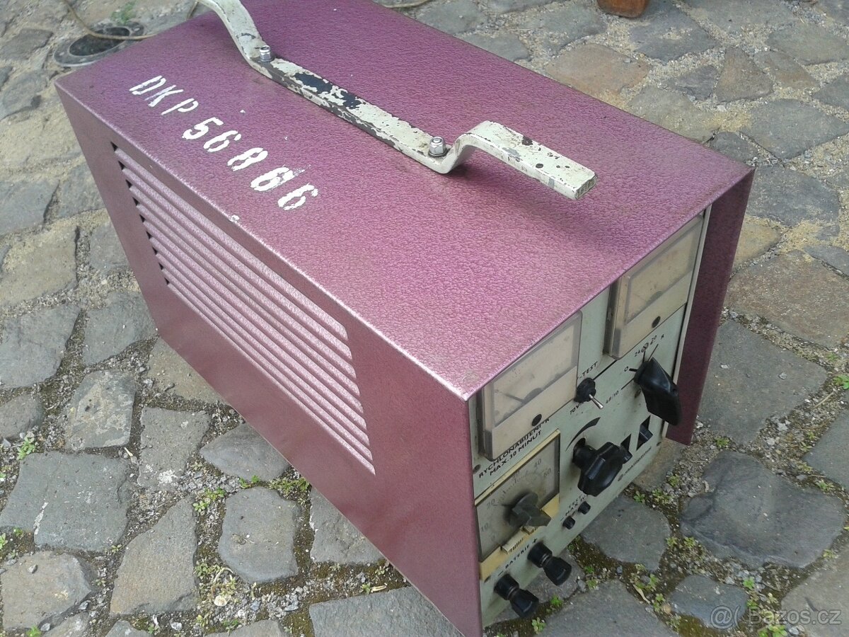 Nabíječ NB22E Autonabiječka / Nabíječ baterií 12-24V/40V