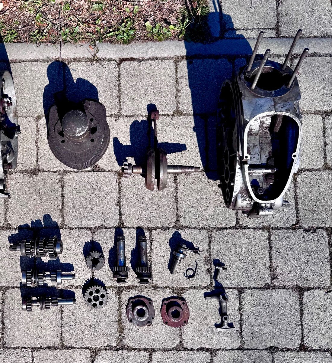Jawa ČZ kývačka půlbuben, ČZ - díly motoru