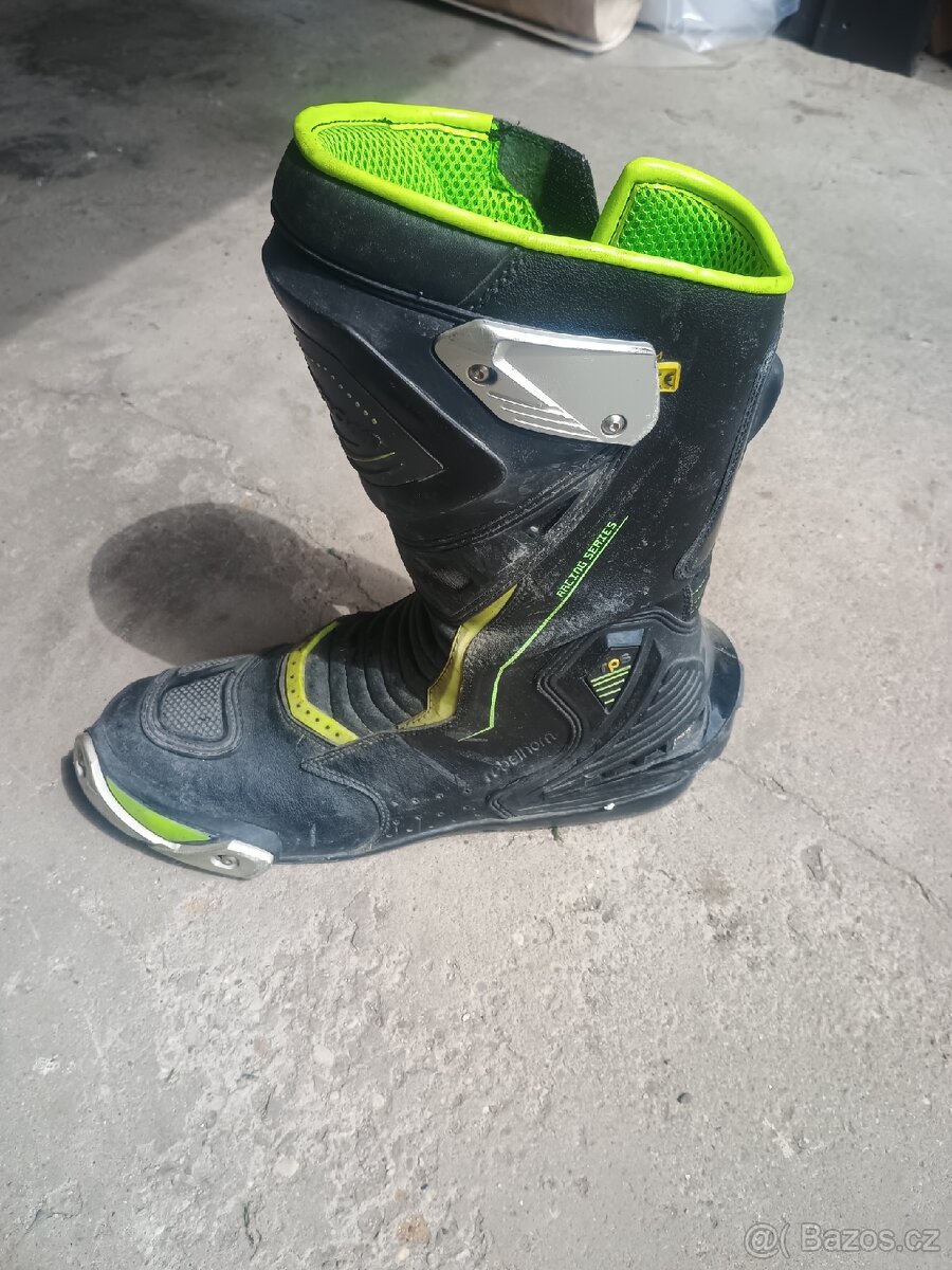 Motorkařske profi boty.