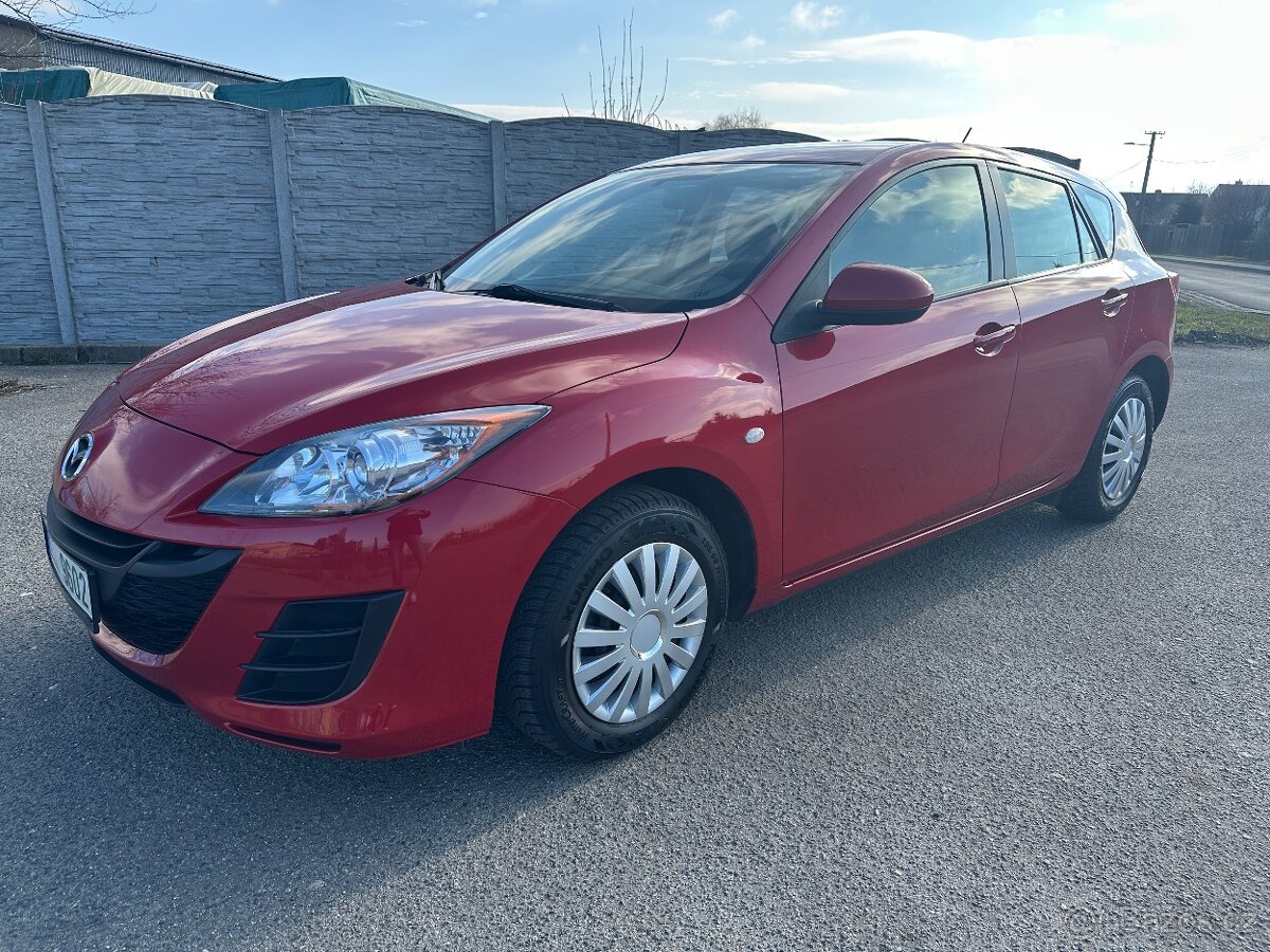 Mazda 3 1,6i 77kW r.v.2010, serviska, 1.majitel