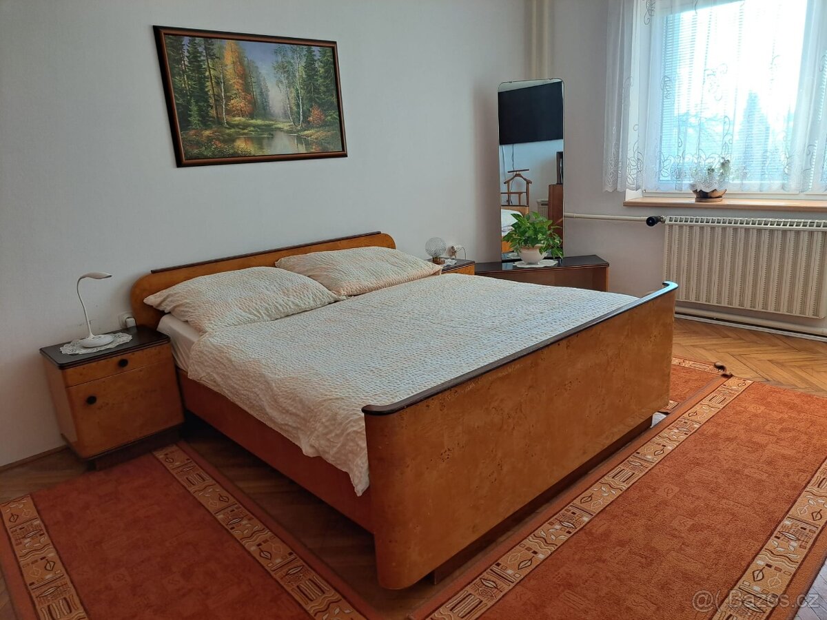 Starší pěkná ložnice