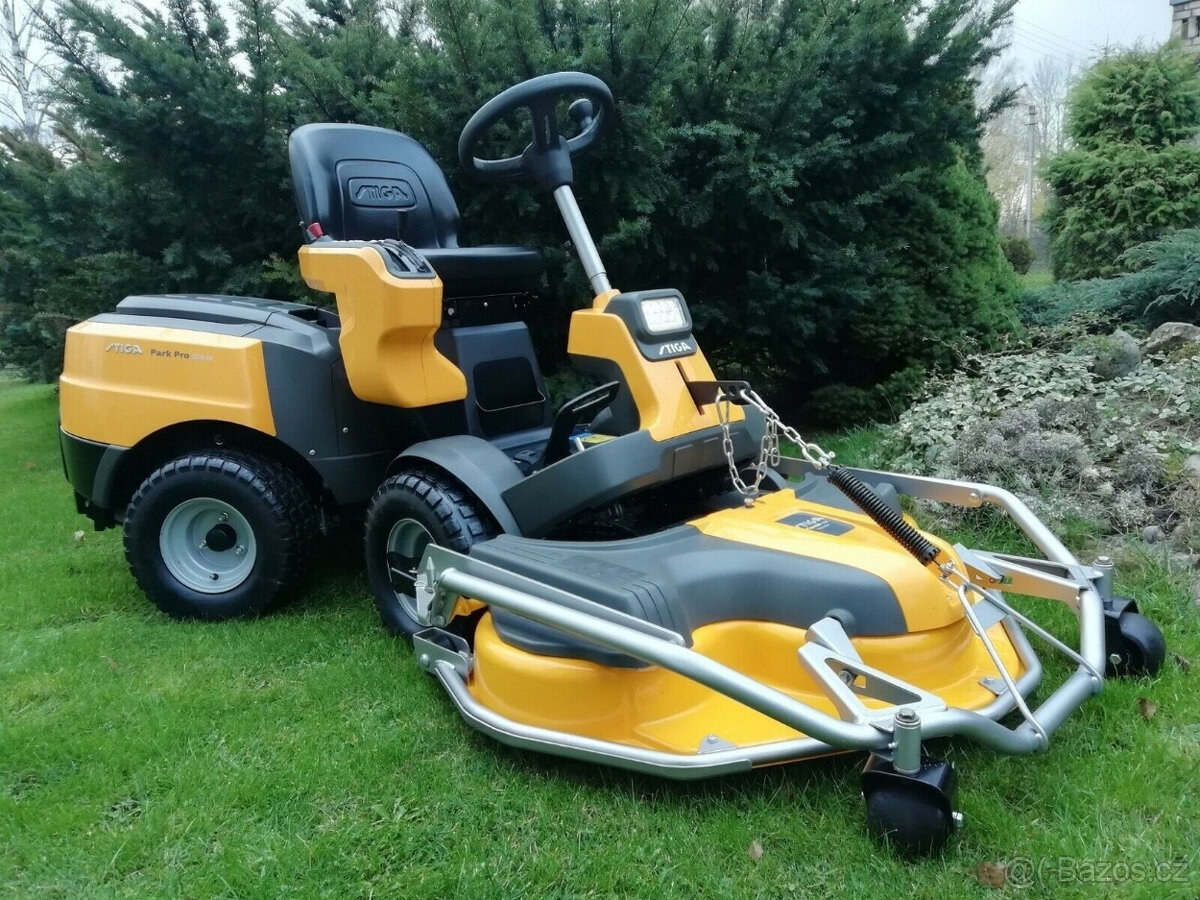 Sekačka Stiga Park Pro 340 IX s pohonem všech kol a hydrauli