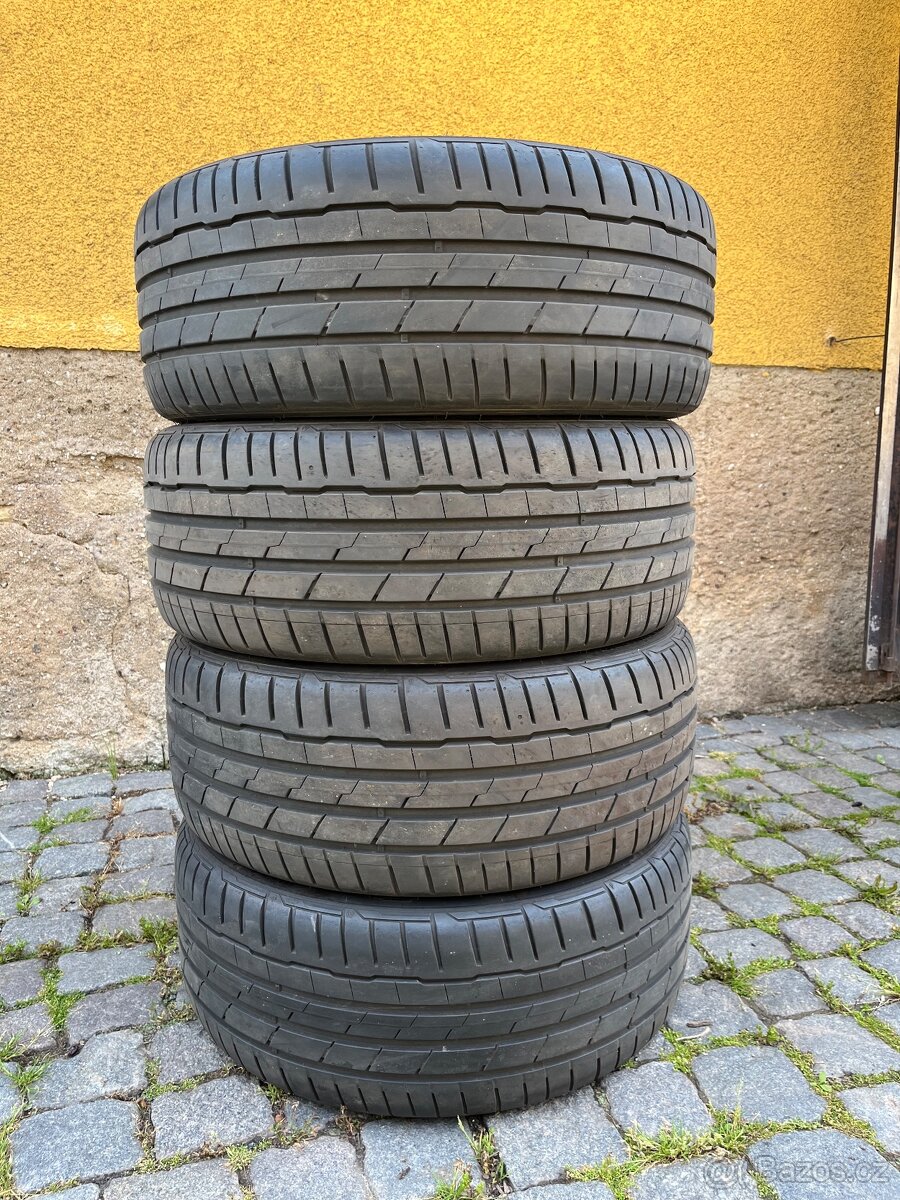 Hankook Ventus S1 evo3 AO 225/40 R18