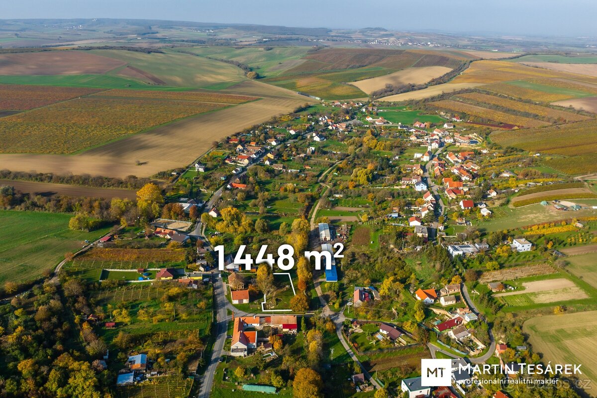 Prodej stavebního pozemku v obci Úvaly u Valtic 1448 m2