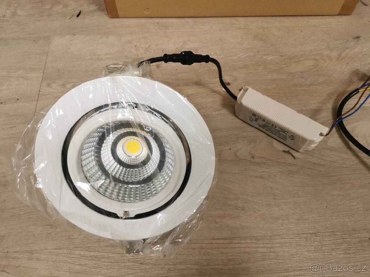 LED světlo vestavné naklápěcí