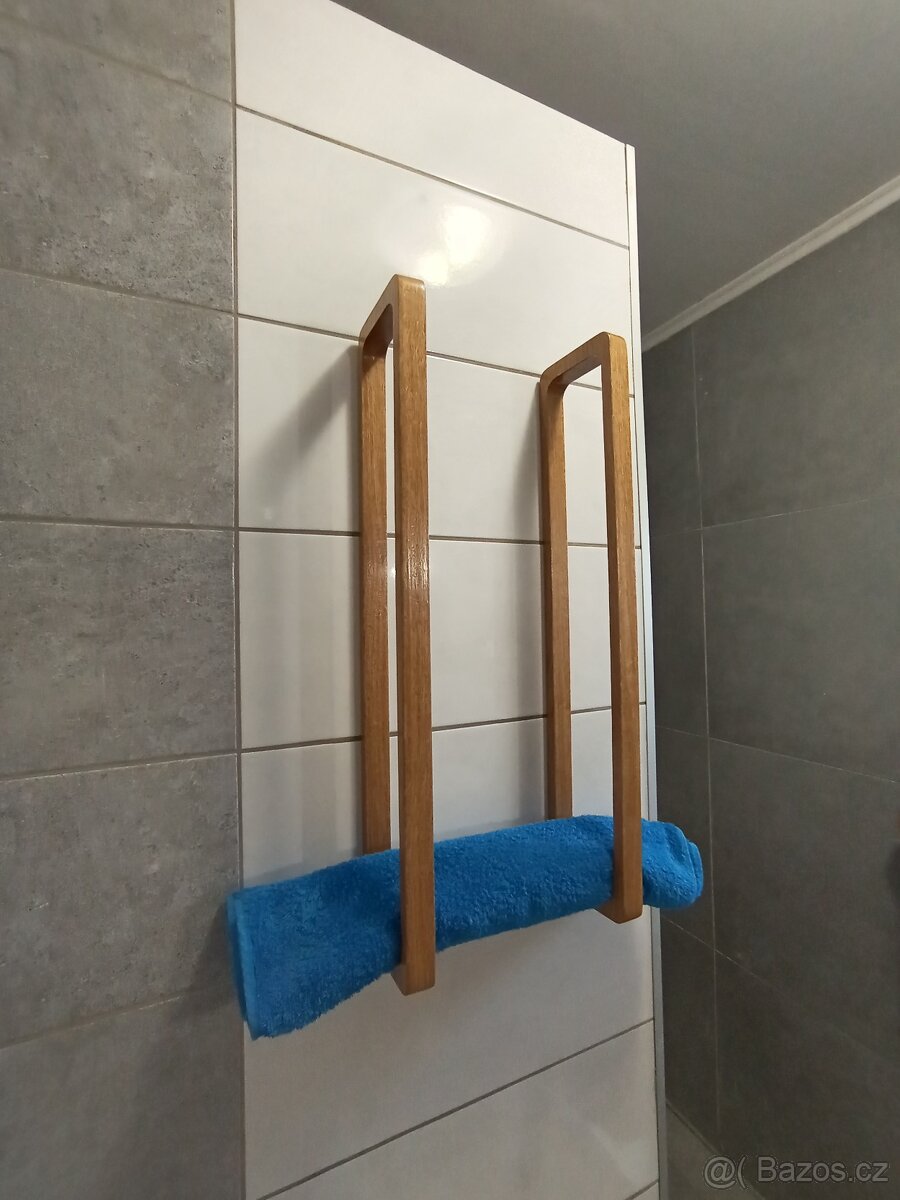 Věšák na ručníky - dub (bez vrutů)