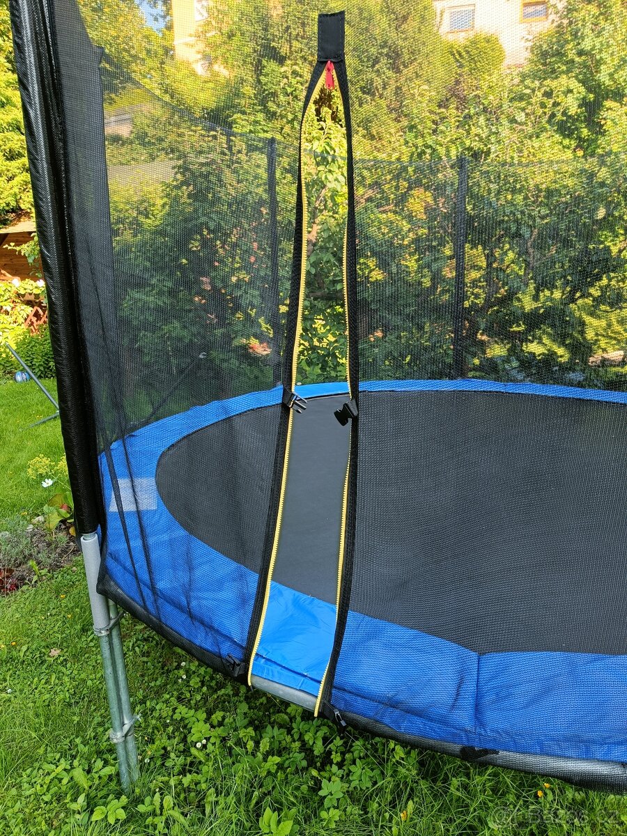 Trampolína