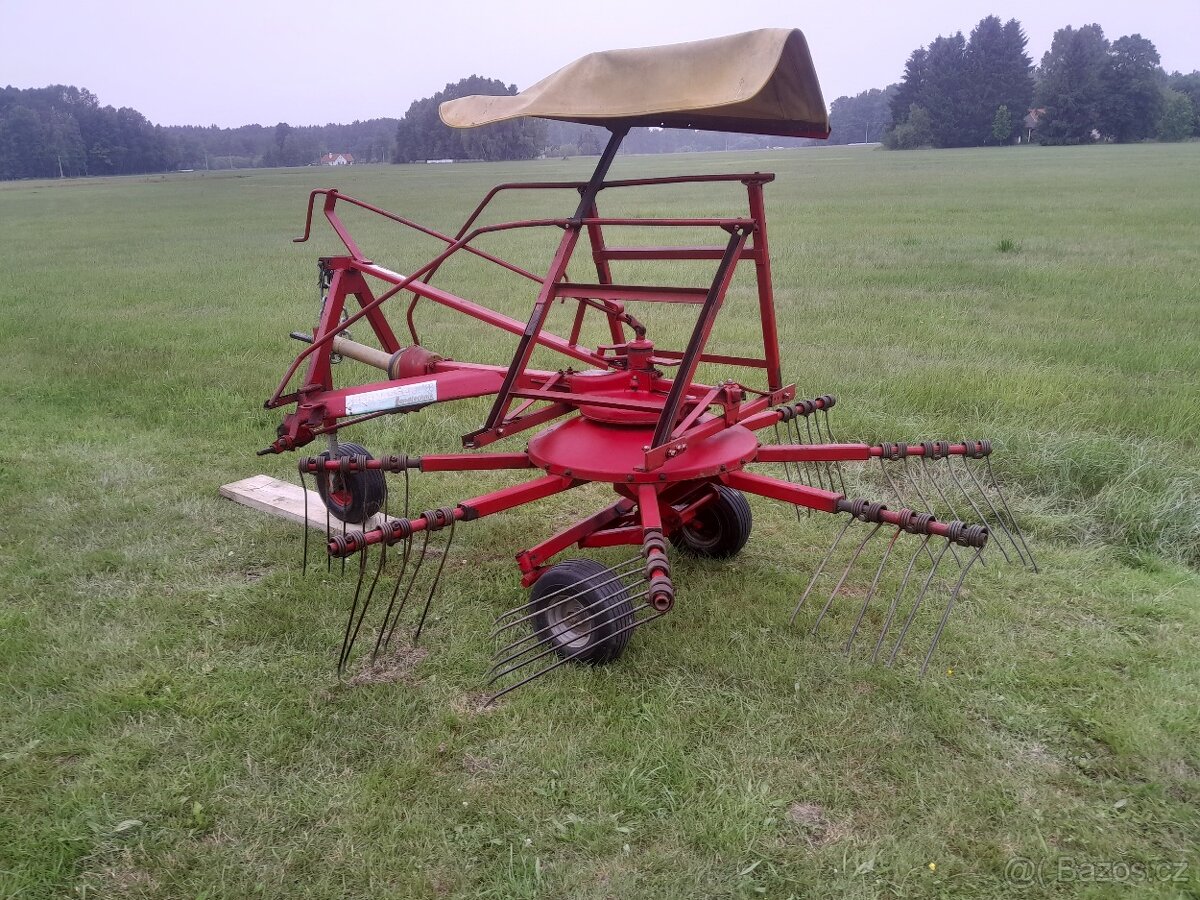 prodám nesený shrnovač sena Pottinger 321 U