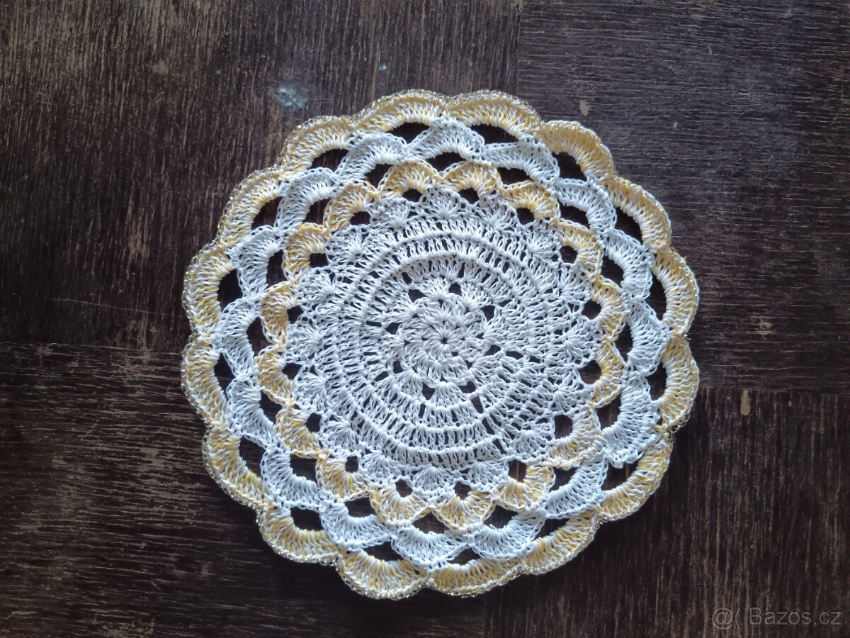 Prostírání pod šálky