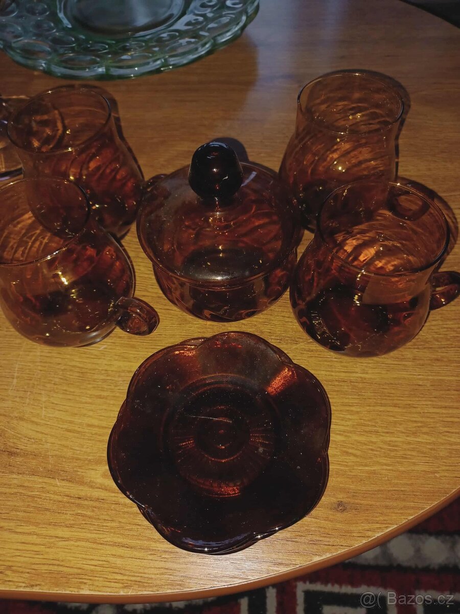 Retro šálky, cukřenka a podšálky.,"depresní sklo"