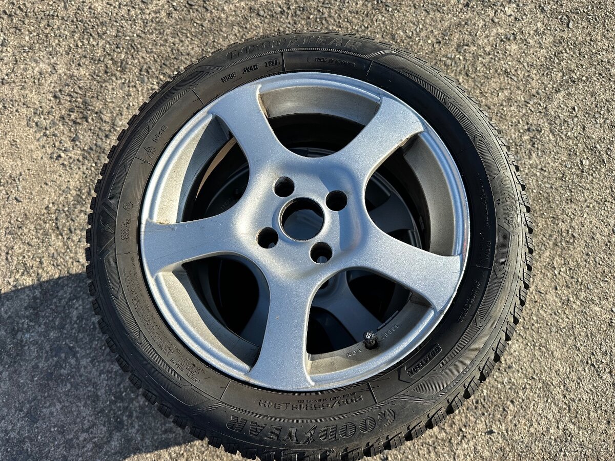 Alu kola Peugeot obutá zimní pneu