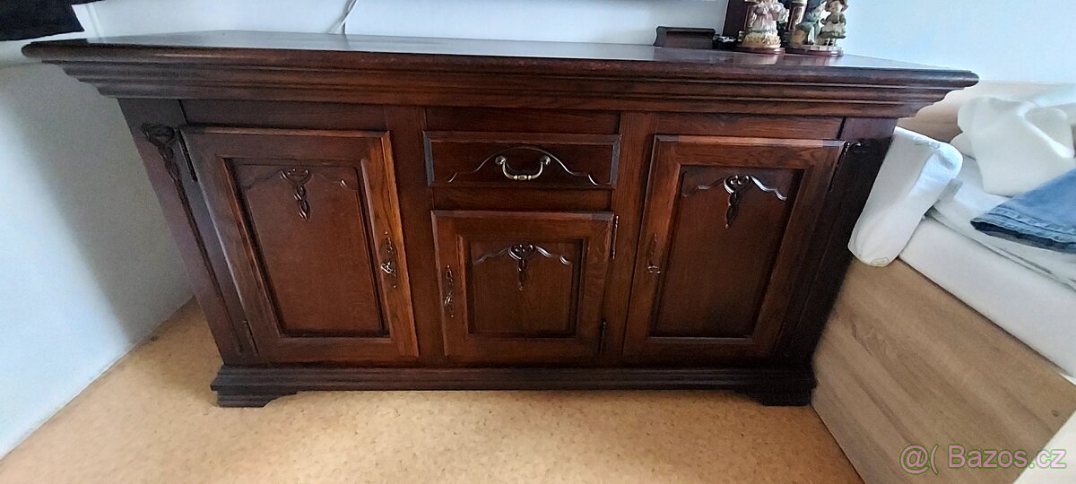 Starozitny Masivní dřevěný nábytek