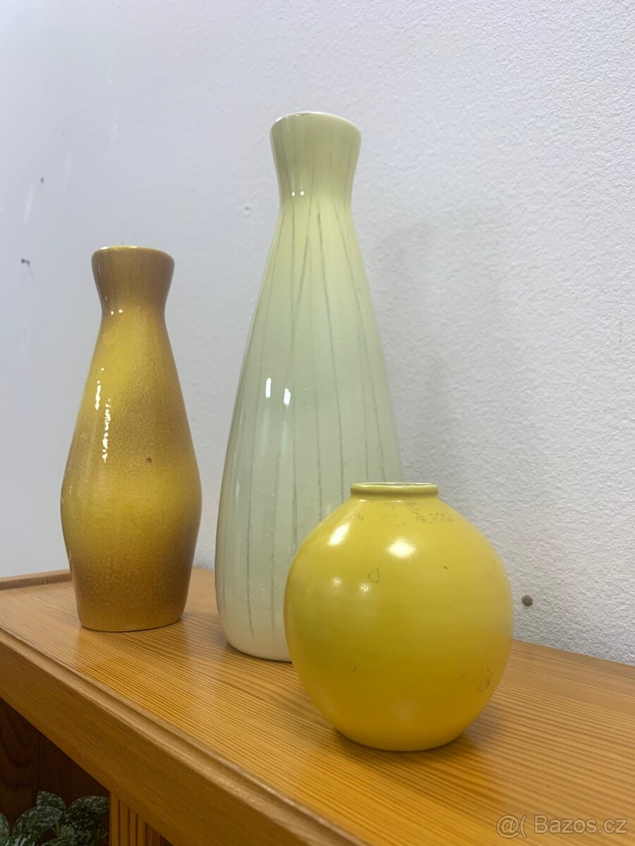 Retro žluté vázy