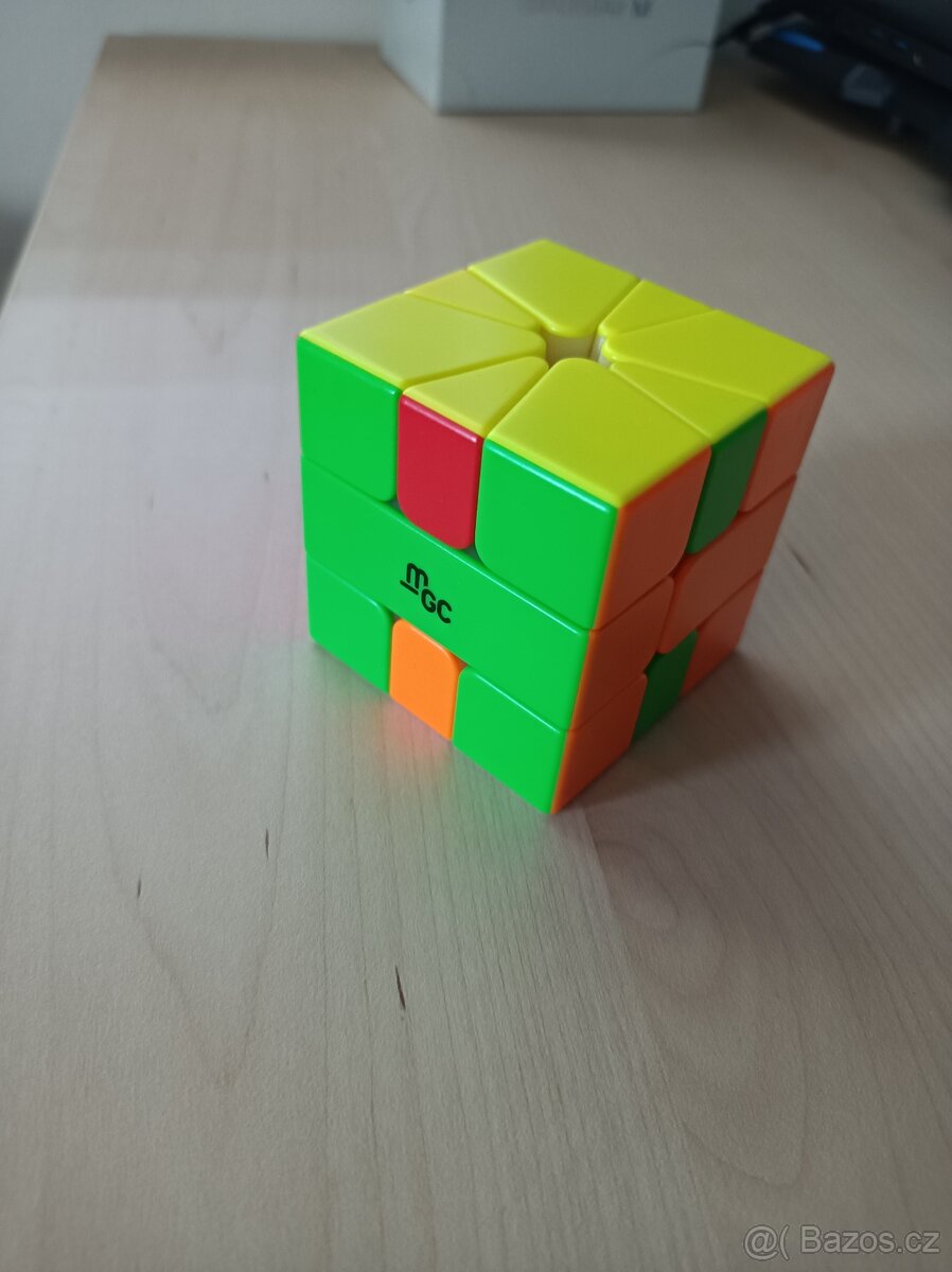 Rubikova kostka YJ MGC SQ-1