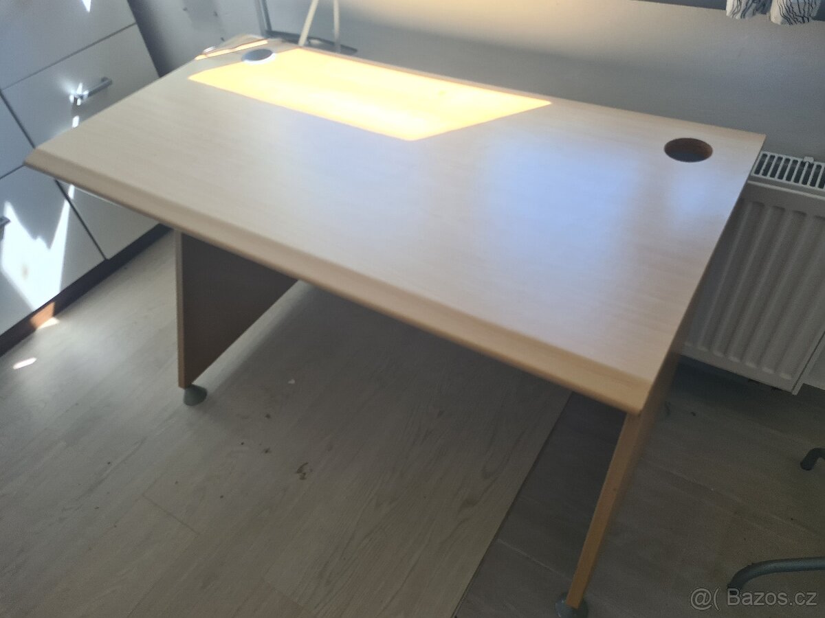 Stůl 117x60cm