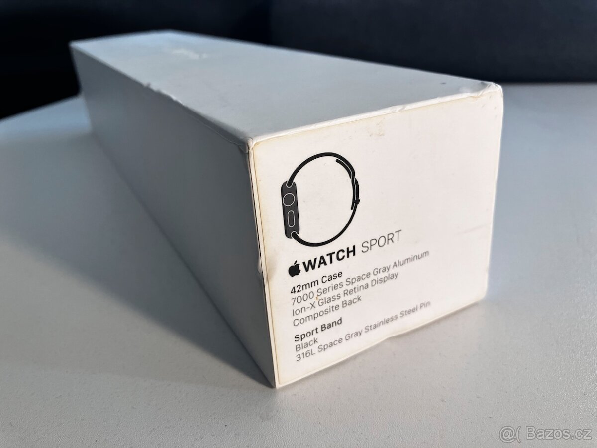 První model Apple Watch s originálním balením