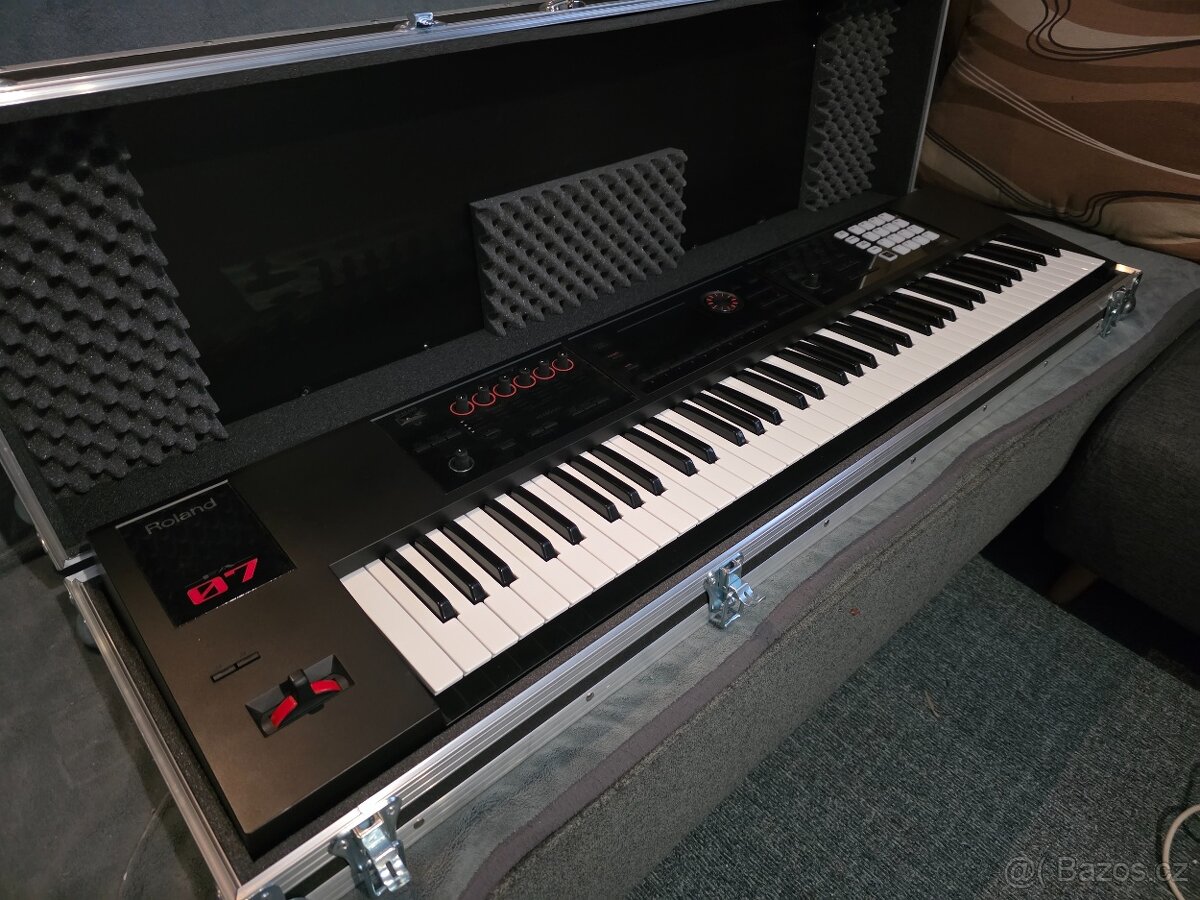 Roland FA 07 workstation