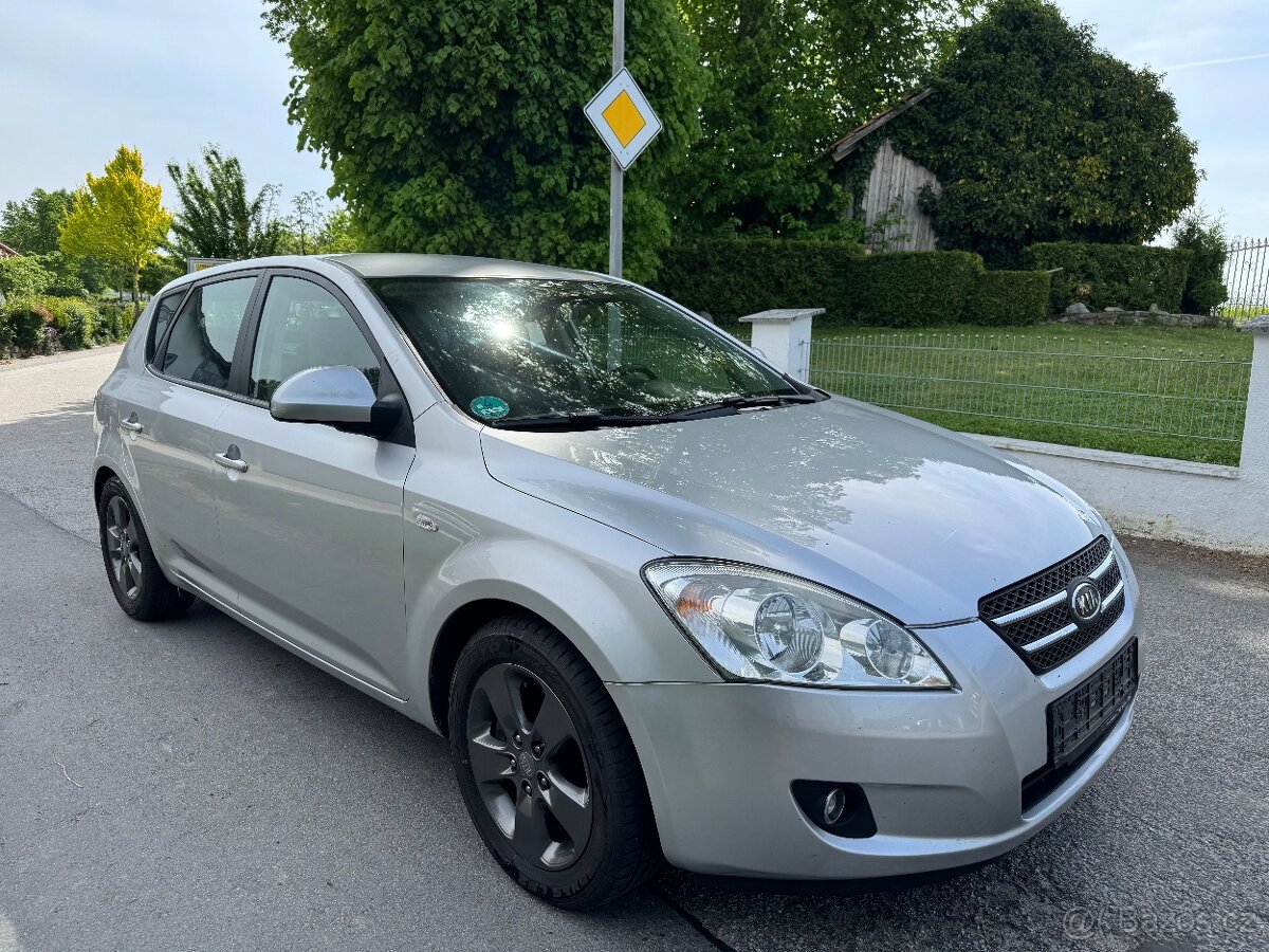 Kia Ceed 2.0i 16V DOHC, Klimaaut.,Navi,Tempomat,Kuze,