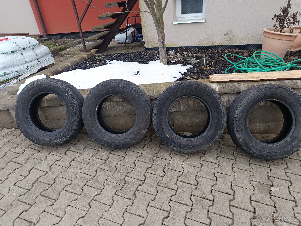 Prodám 4x letní pneu 215/70 R15 Continental vanco 2