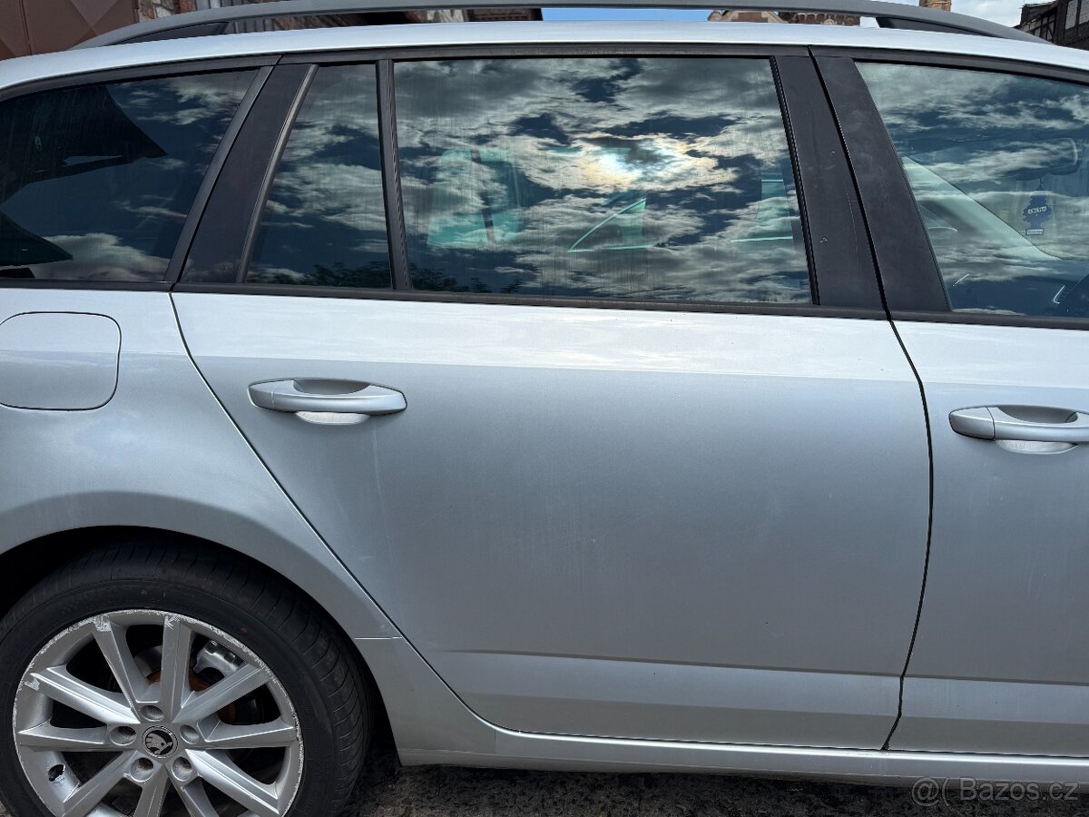 Prave zadni dvere Skoda Octavia 3 kombi stribrne