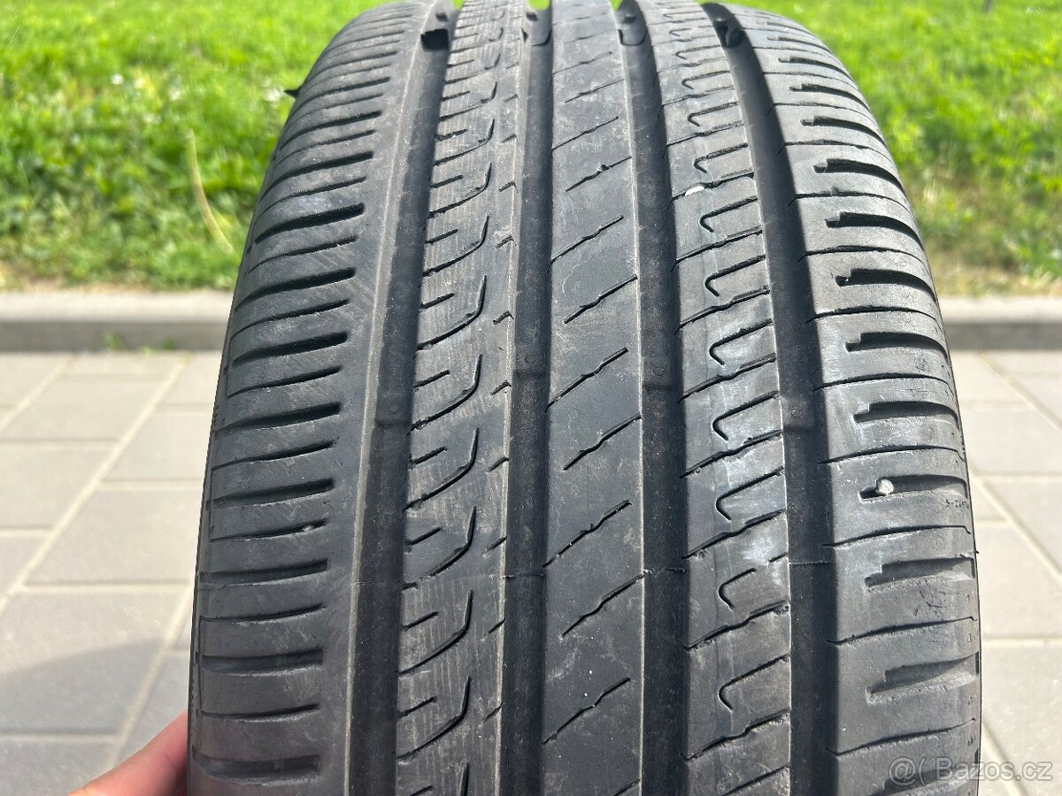 225/45 R17 letni skoro nove , rok 2023
