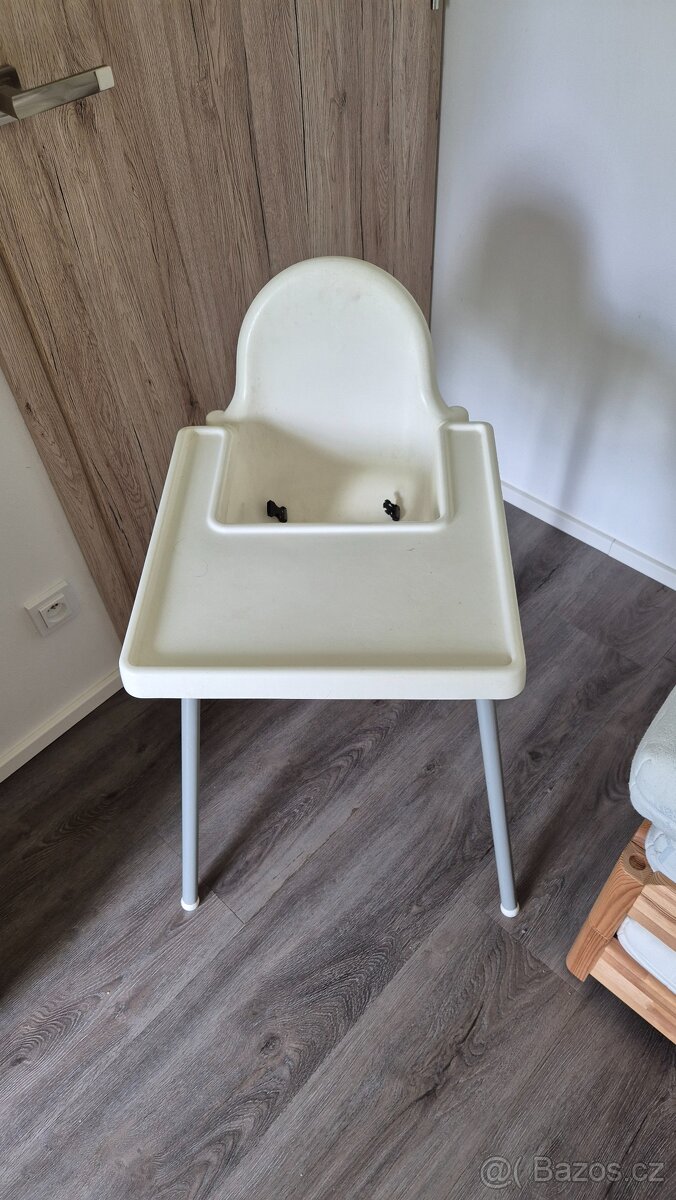 Dětská jídelní židle s podnosem