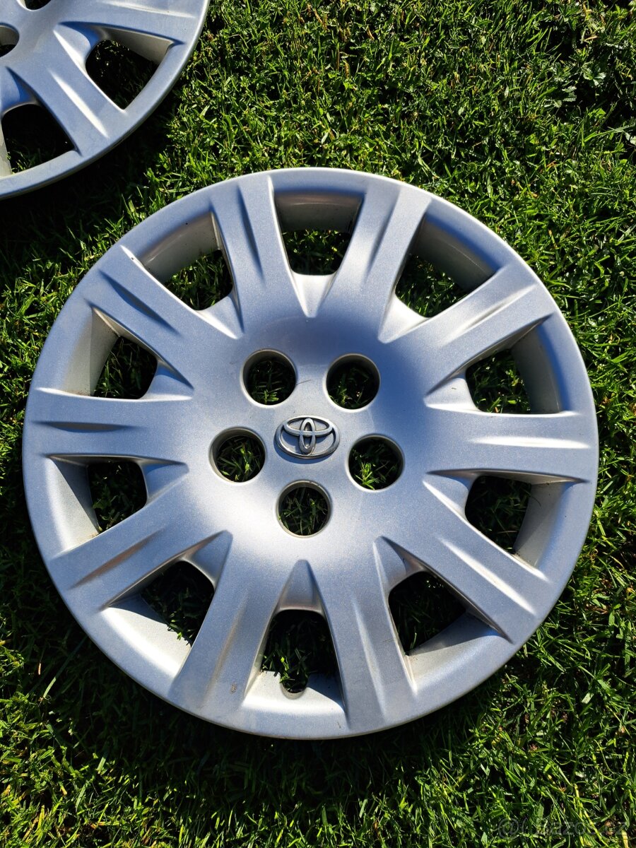 Poklice kryty kol 16" toyota
