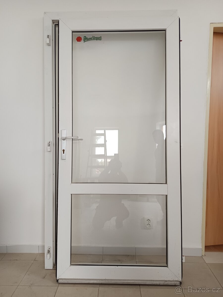 Vchodové dveře.