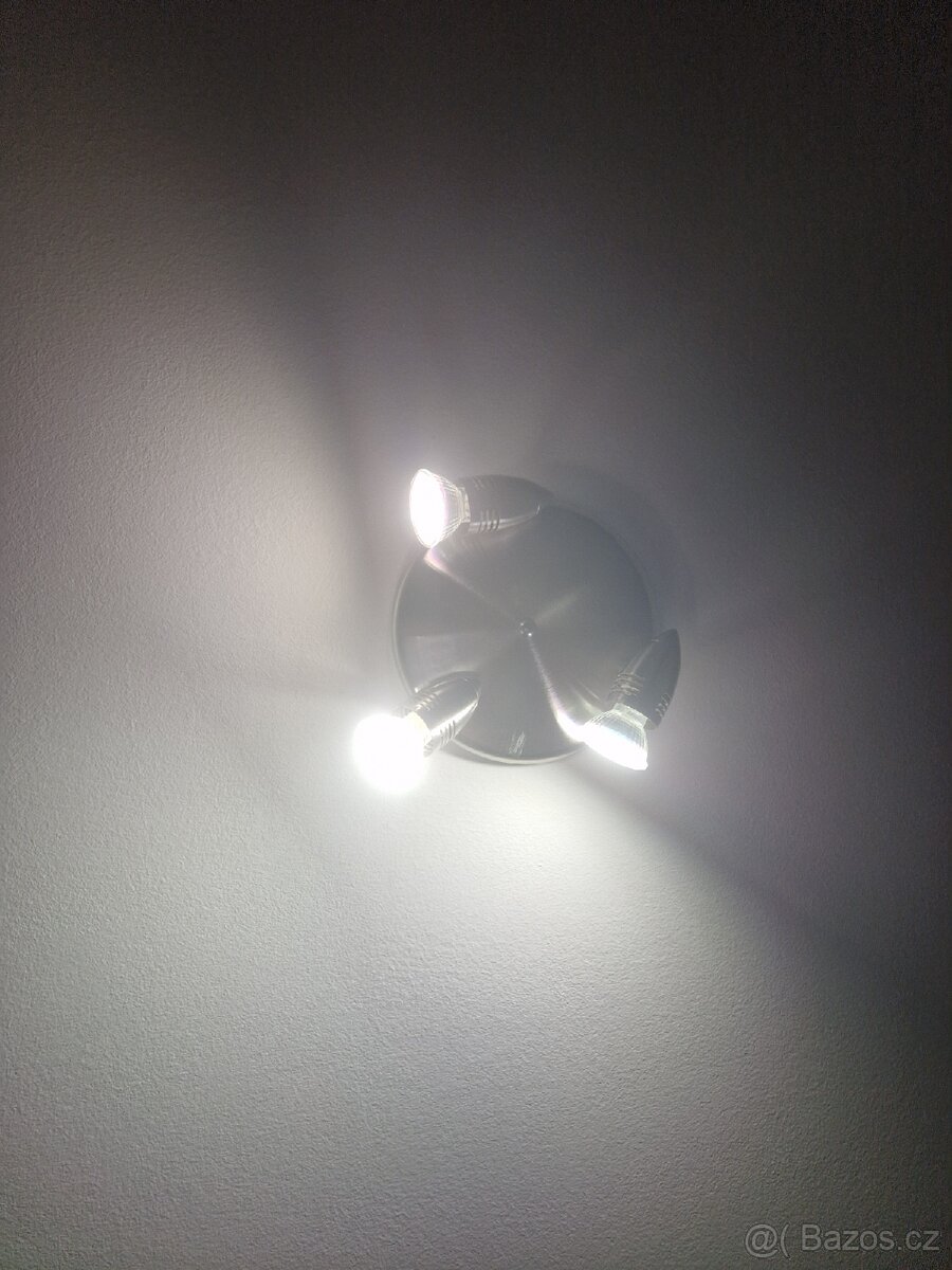 stropní světlo tříbodové