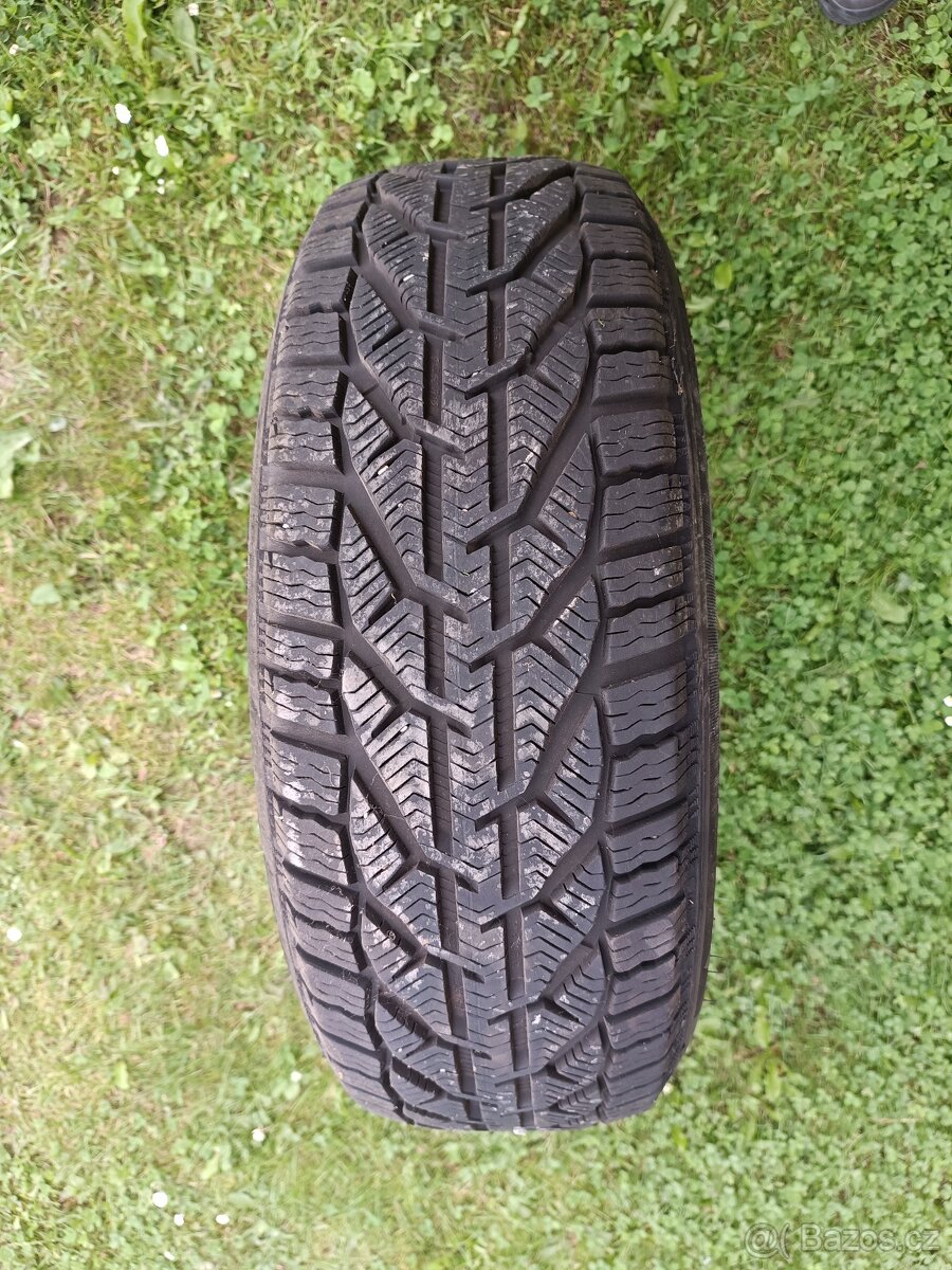 Zimní pneu 215/60 R16