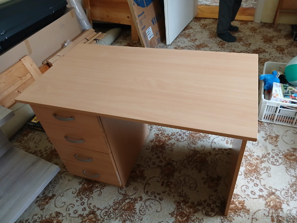 Dětský psací stůl