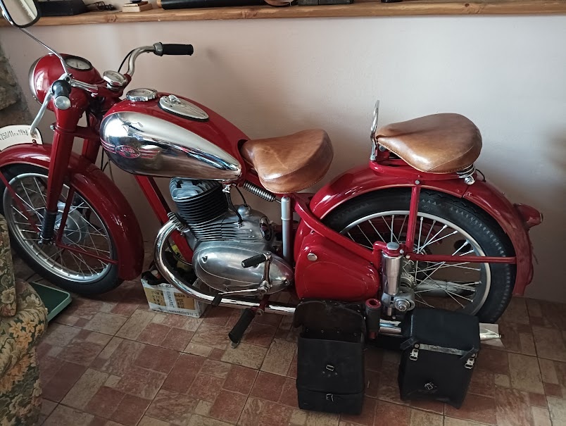 Jawa pérák1948 Zbrojovka