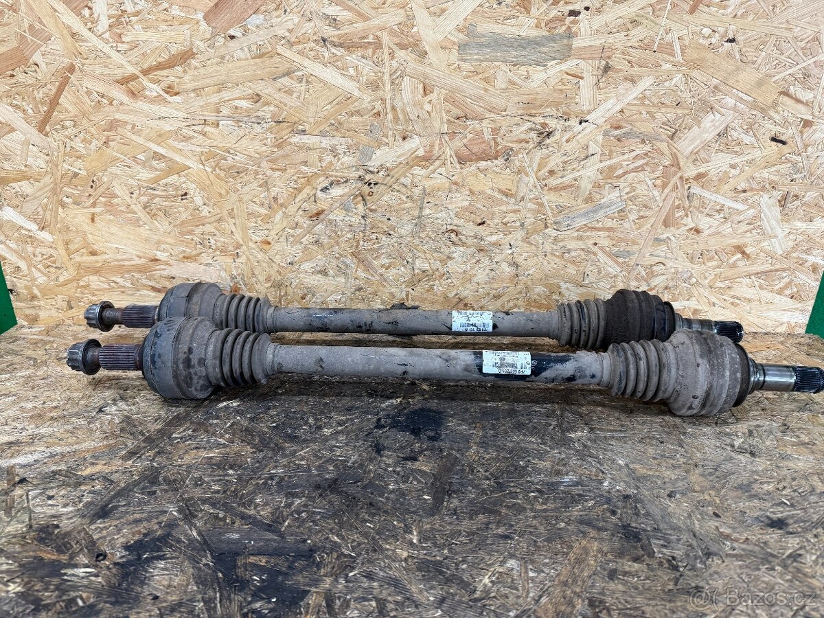 ZADNÍ POLOOSY VW TOUAREG 7P 3.0 TDI 7P0501201G