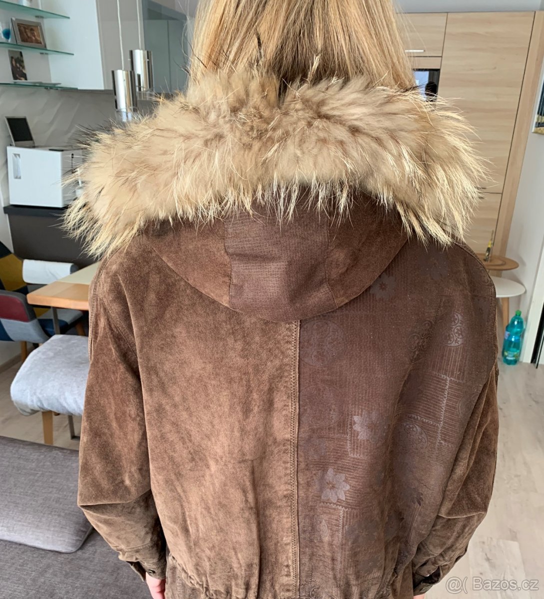 Tmavě hnědá kožená dámská parka s pravou kožešinou