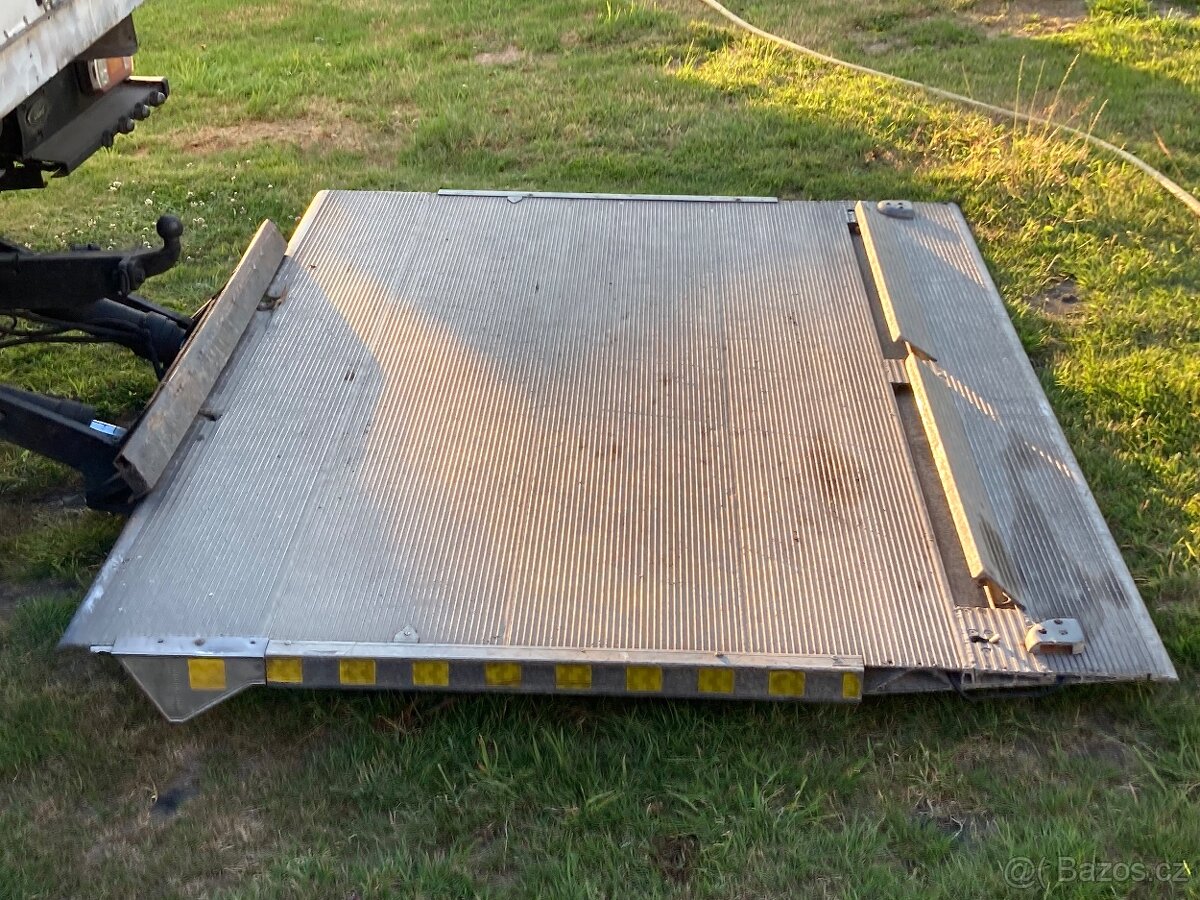 Hydraulická plošina - čelo Dholandia 12 V