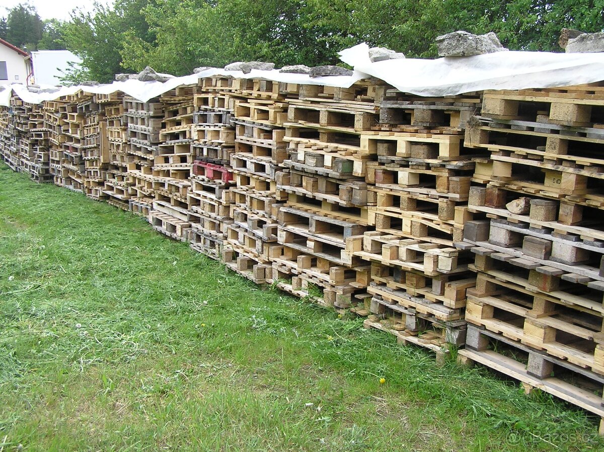 Palety na přepravu materiálu