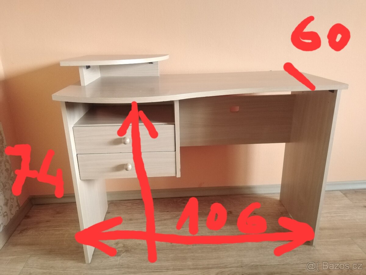 Stůl k počítači