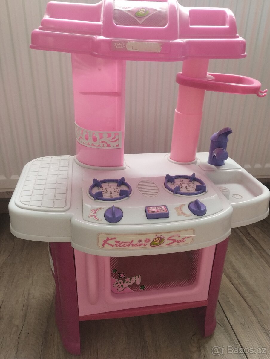 Dětská kuchyňka a příslušenství svítí, ,, peče,,