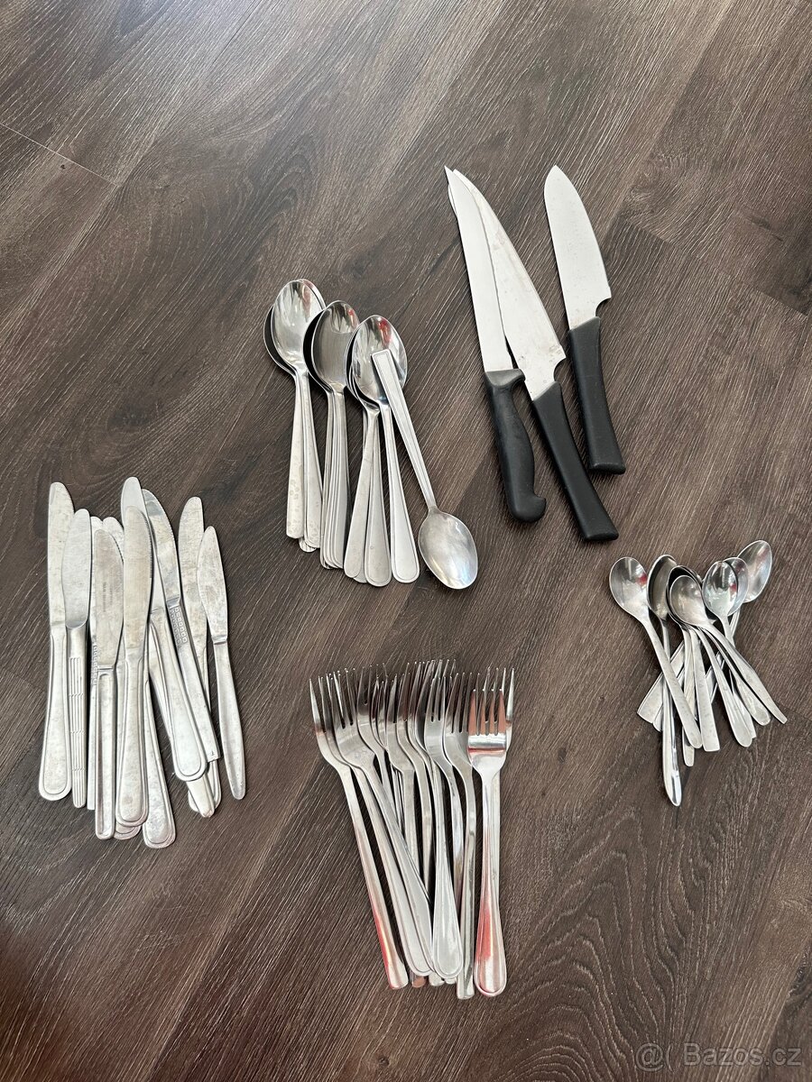 Set příborů + 3 kuchyňské nerezové nože Ikea