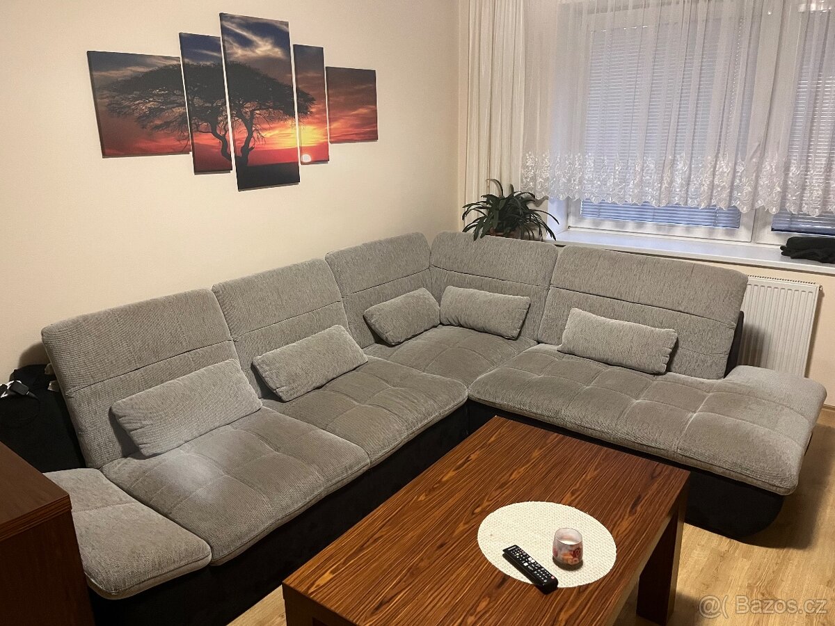 Prostorná velká rohová sedací souprava